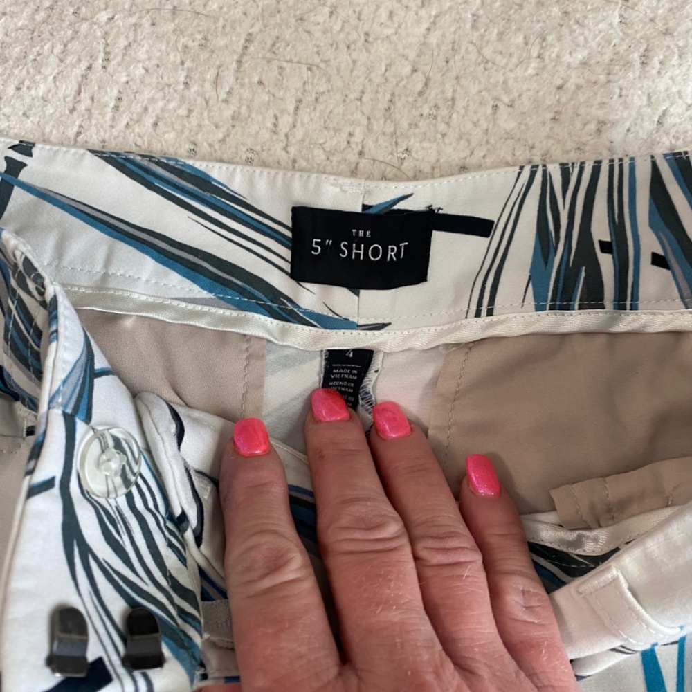 WHBM TROPICAL SHORTS - Picture 2 of 5